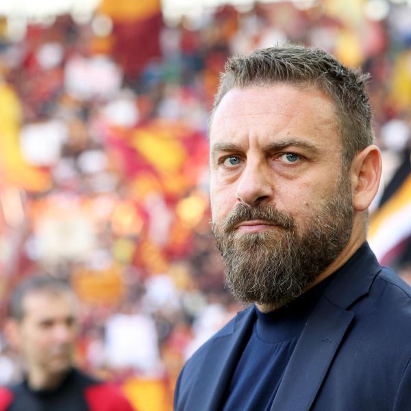 Roma-Bologna, De Rossi in conferenza: “Lukaku out. Udinese? Deluso dalla Lega. Lotito su Ndicka…”