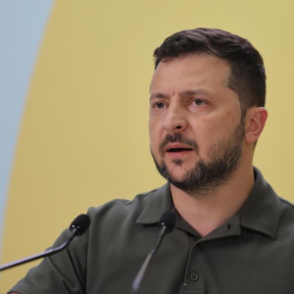 Ucraina, Zelensky: “Flotta russa sta lasciando la Crimea. Un risultato storico”