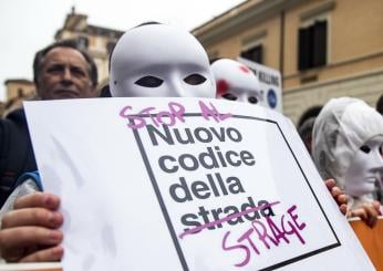 Codice della strada, le novità scatenano le polemiche social: “Sarà codice della strage”