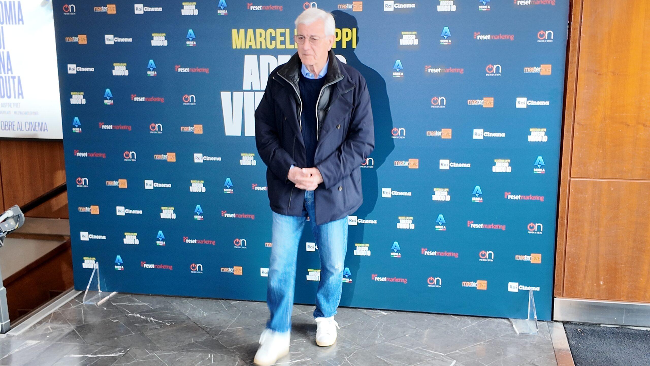 “Adesso vinco io”, tutto sul documentario dedicato a Marcello Lippi: “Oltre la carriera c’è anche la famiglia” | VIDEO