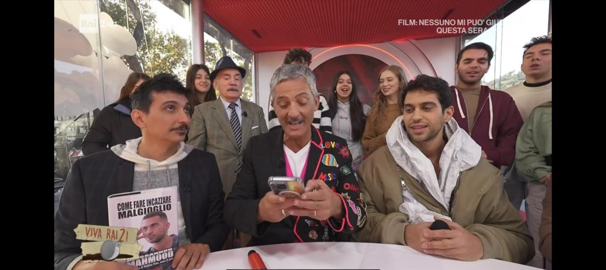 Mahmood e Cristiano Malgioglio al telefono con Fiorello a Viva Rai …