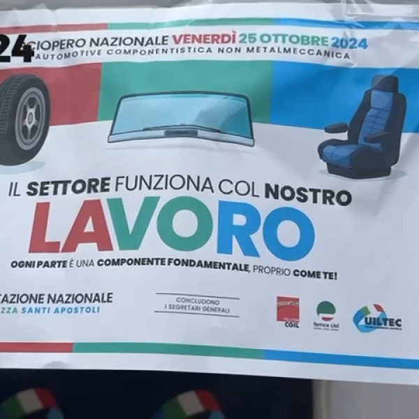 Sciopero nazionale automotive, centinaia di operai in piazza per chiedere un incontro con Palazzo Chigi: “Basta perdere tempo”