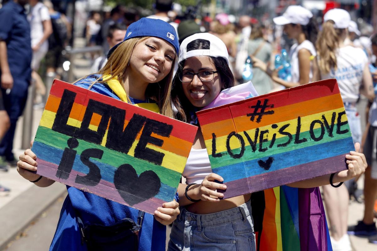 Gay Pride di Milano, la Regione Lombardia nega il patrocinio all’evento