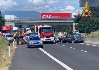 Incidente mortale ad Arezzo: un tir e tre mezzi coinvolti. Vittima una donna di 41 anni