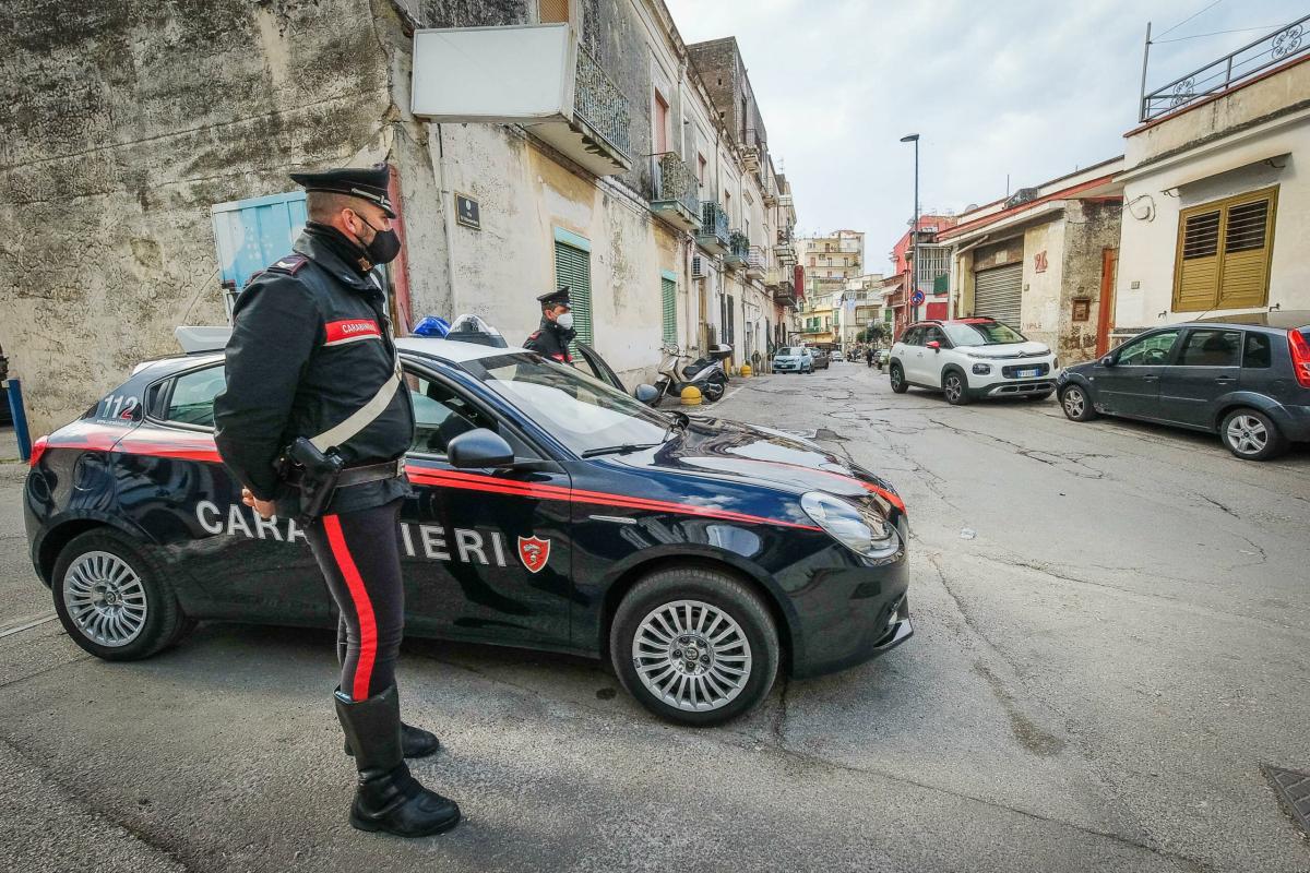 Napoli, incidente a Torre Annunziata: scontro tra un’auto e una moto, grave un centauro