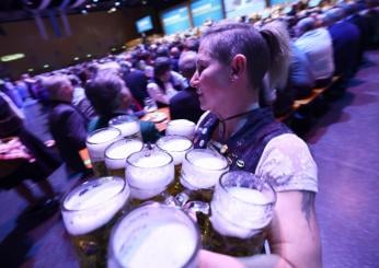 Germania, apre la prima birreria analcolica per l’Oktoberfest di Monaco di Baviera: si chiamerà ‘Die Null’