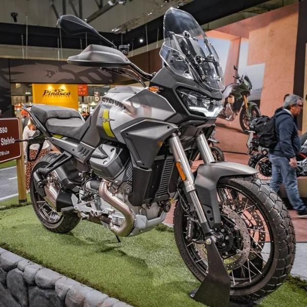 Moto Guzzi Stelvio 2024 prezzo e scheda tecnica