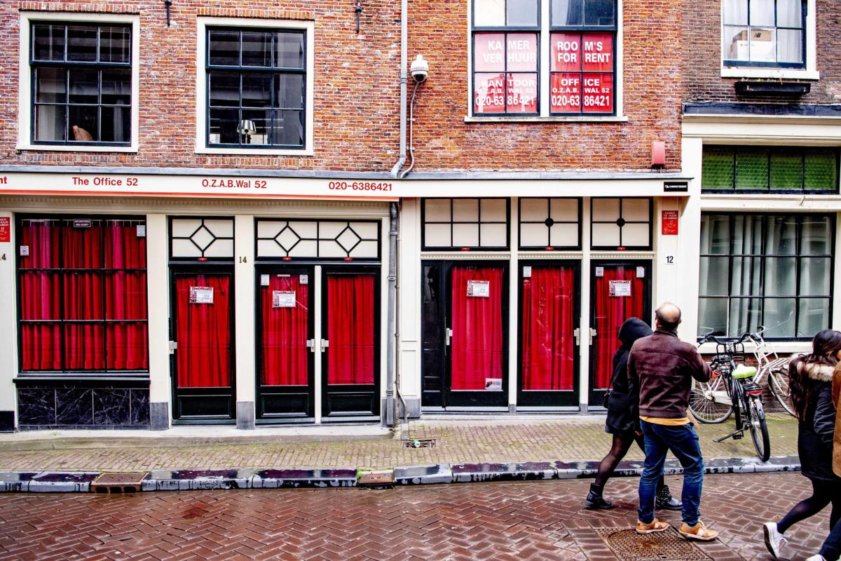 Amsterdam, il quartiere a Luci Rosse cambia sede: sarà trasferito i…