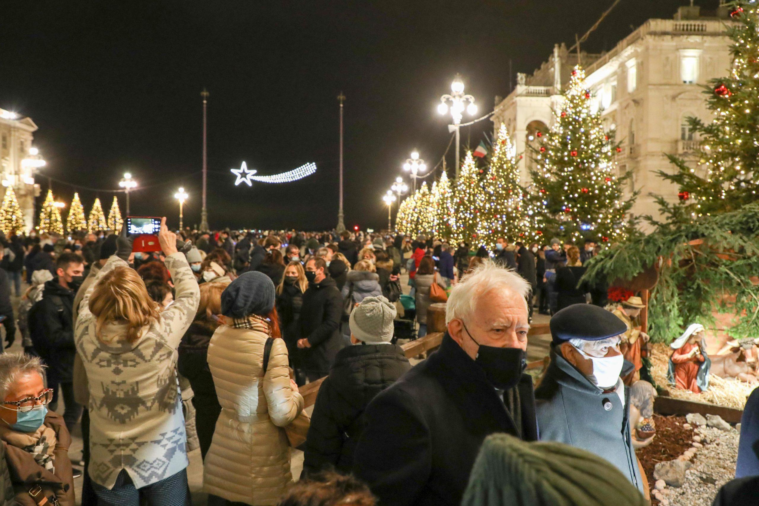 Salerno, luminarie 2022: il tema di quest’anno sarà “Fiabe, Aurora e il Giardino Incantato”.