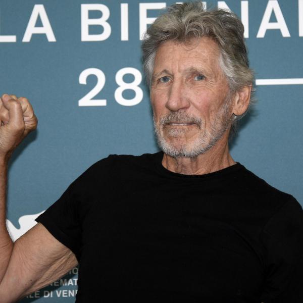 Concerto di Roger Waters a Francoforte, una petizione per farlo esibire