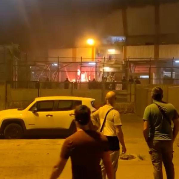 Taranto, tre tifosi del Foggia ricevono il Daspo per l’incendio allo stadio Iacovone