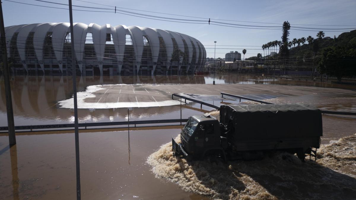 Sudamerica, il maltempo investe l’Uruguay: 700 sfollati a causa delle inondazioni. Aumenta il numero di vittime in Brasile: 96 morti | VIDEO