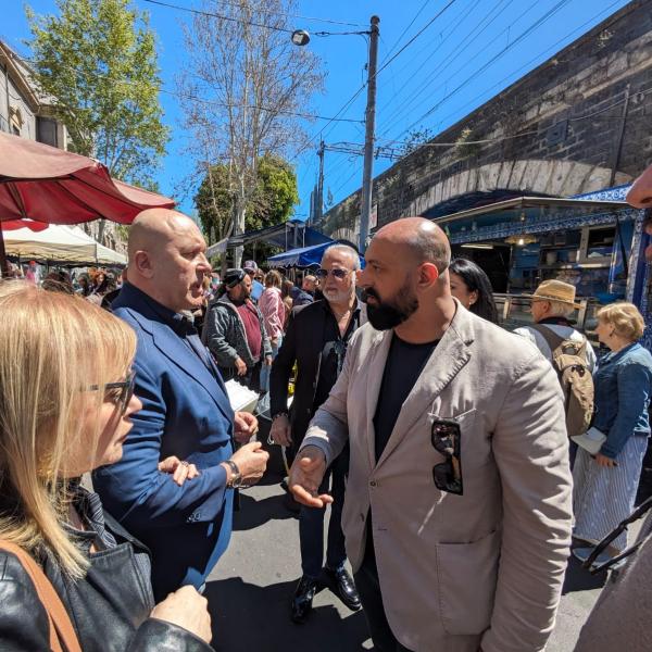 Elezioni Europee 2024, che entusiasmo per Bandecchi a Catania: “Dobbiamo avere il coraggio di distinguere chi ha la capacità di fare qualcosa e chi niente”| VIDEO