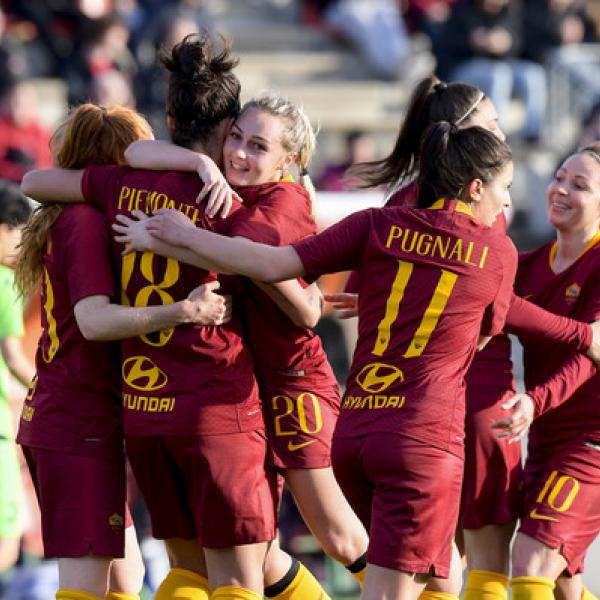 Calcio femminile, da luglio si passa al professionismo