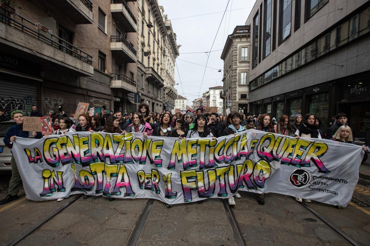 Scuola, sciopero e cortei in tutta Italia per il “No Meloni Day”