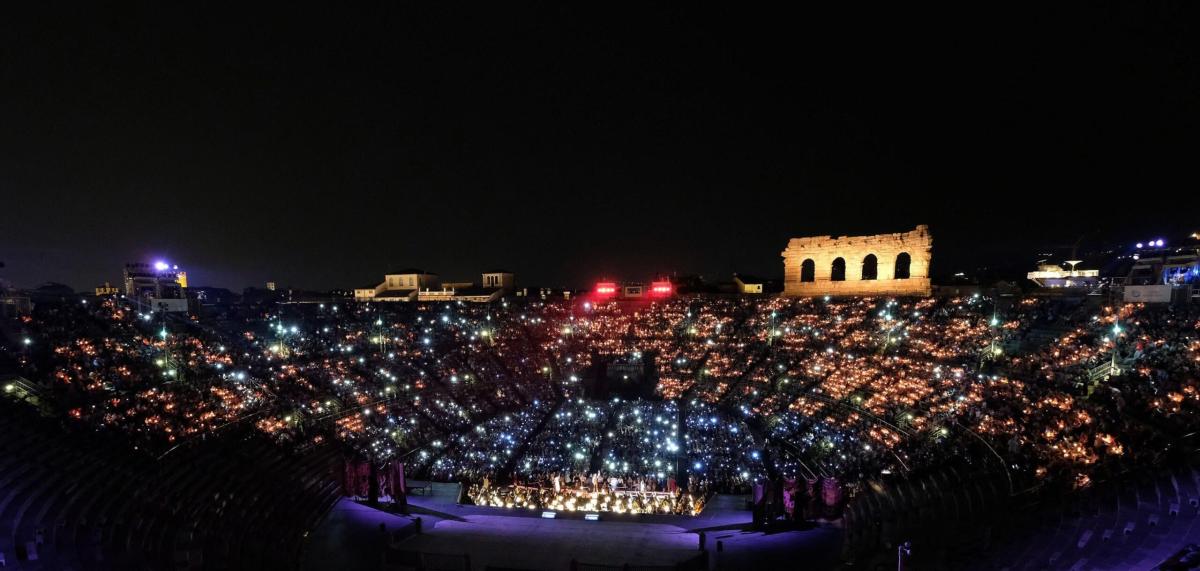 L’Arena di Verona si veste a festa per i suoi ‘100 anni in una nott…