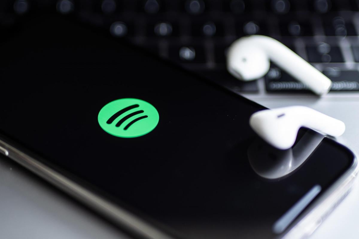 Spotify come TikTok: videopodcast e scorrimento verticale