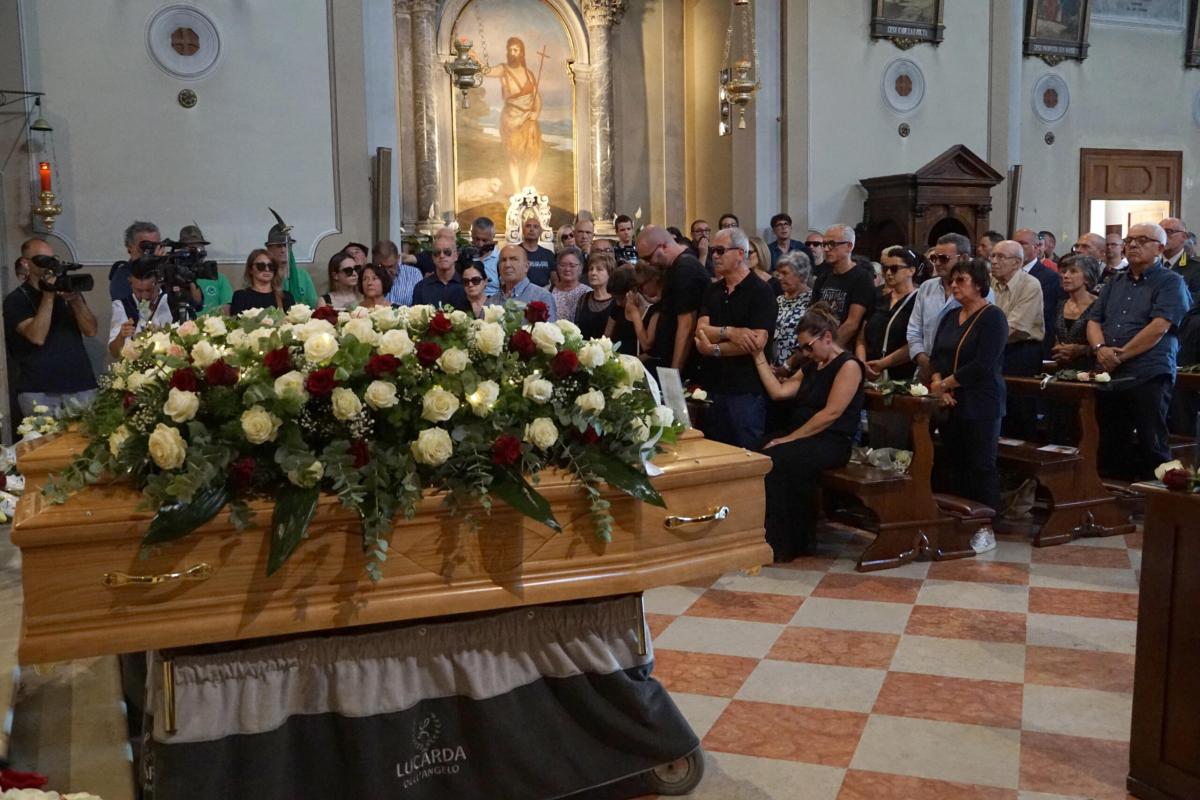 Il marito muore di crepacuore dopo il funerale della moglie, traged…