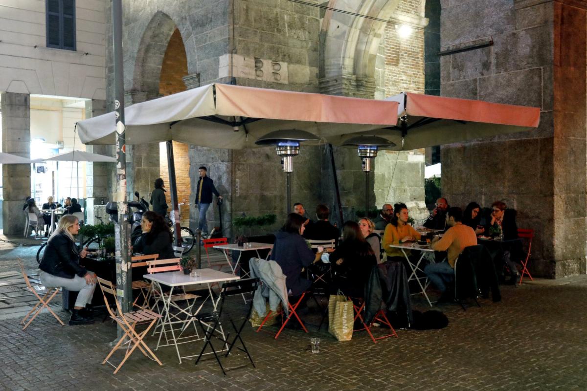 Milano, dilaga la violenza alle Colonne di San Lorenzo. La presidente di Bulli Stop: “In quella zona le aggressioni sono all’ordine del giorno” | VIDEO