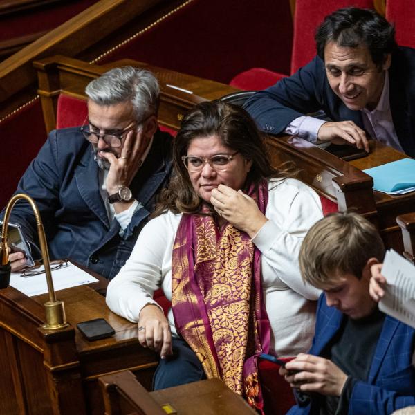 Urla “Sono antisemita” in un video: nei guai la figlia di due deputati della sinistra radicale francese | VIDEO