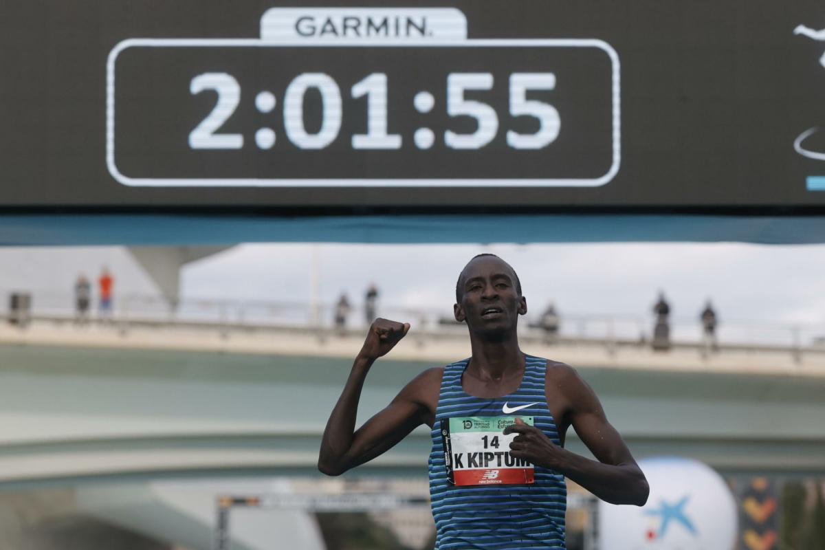 Addio a Kelvin Kiptum: causa morte, incidente, età, record e velocità del primatista mondiale della maratona