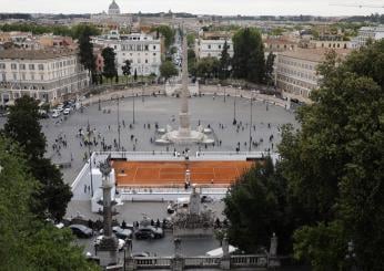 Esposto del Codacons contro il campo da tennis allestito a Piazza del Popolo, a Roma: “Reato contro il patrimonio culturale italiano”