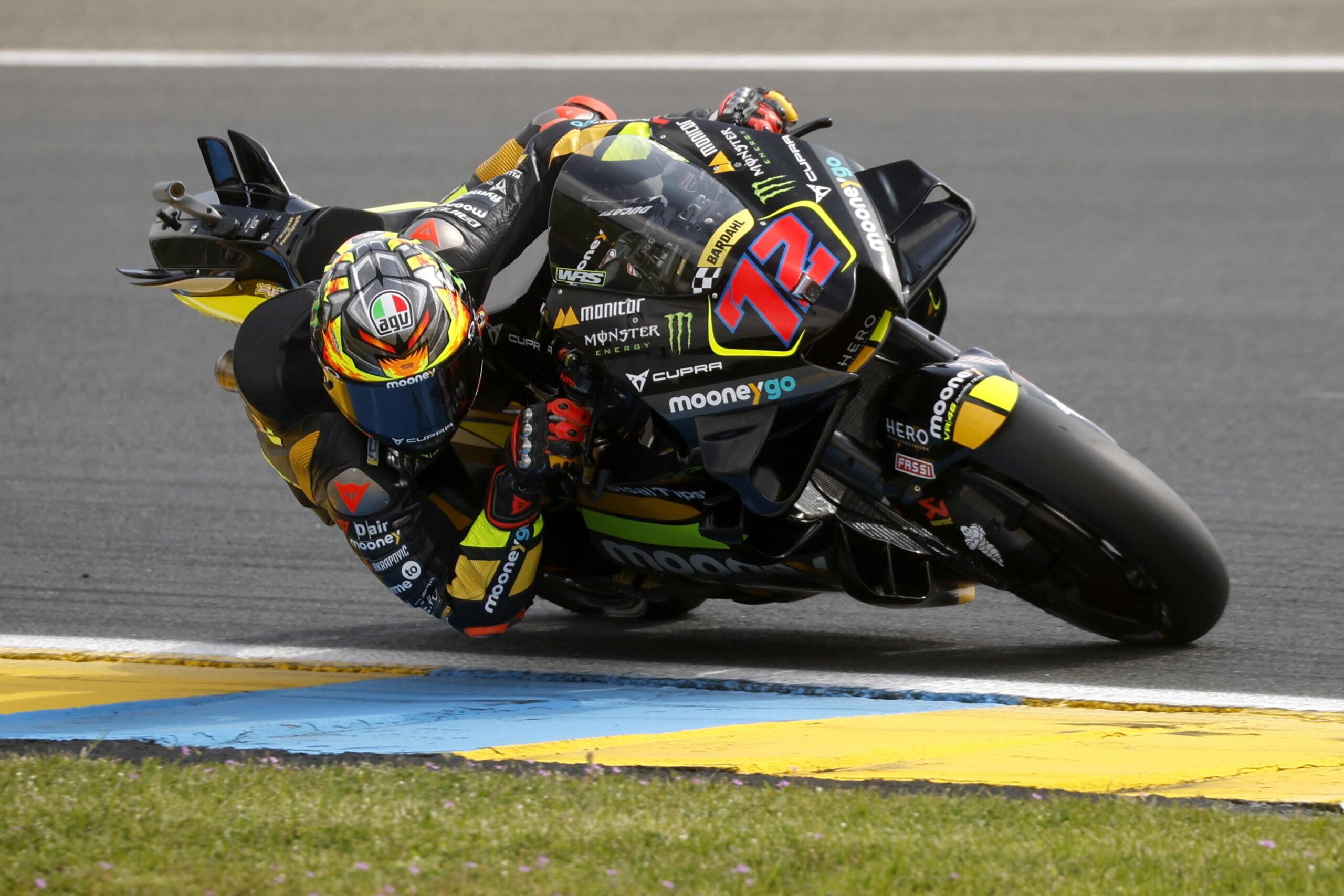 MotoGP, Bezzecchi vince a Le Mans. Bagnaia cade ancora