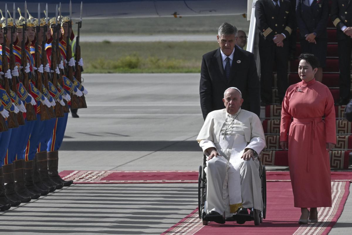 Il Papa è atterrato in Mongolia: “Attenzione particolare a quest’ar…