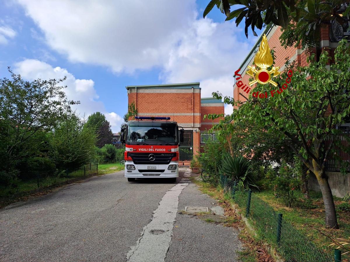 Scoppia una caldaia, scuola primaria evacuata a Milano