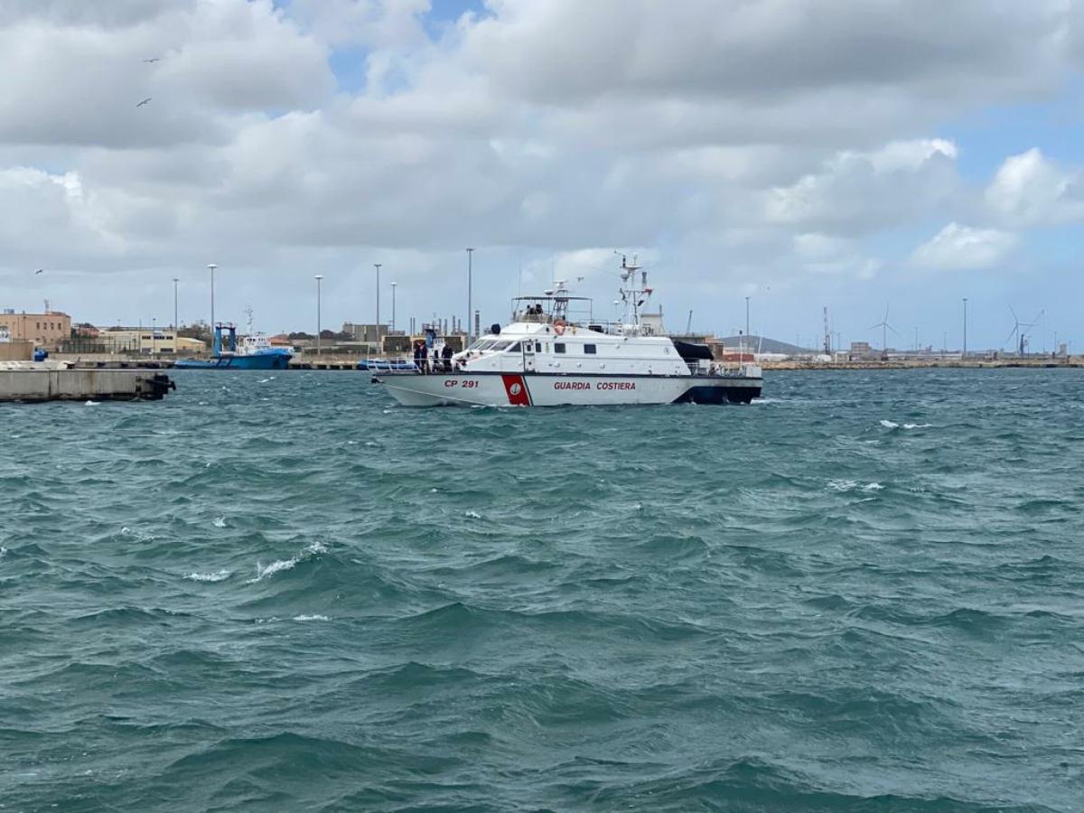 Sassari, cadavere senza testa trovato sulla spiaggia a Stintino: è …