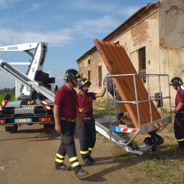 Brescia, 76enne muore incastrato in un macchinario agricolo a Pontoglio