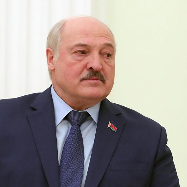 Ucraina, Lukashenko contro Nato e Ue: “L’Occidente minaccia uso del…