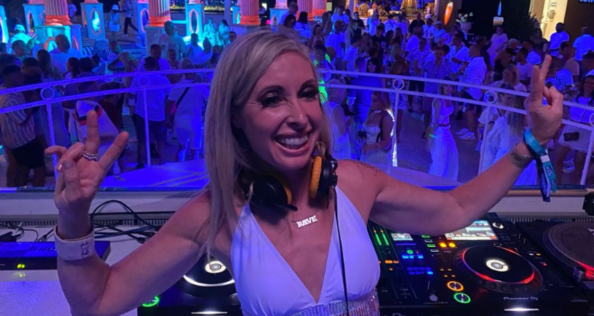 Chi è Sammy Dean? La dipendente che ha lasciato tutto per diventare una Dj: “Sono impulsiva, ma la vita può interrompersi in qualsiasi momento”