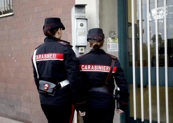 Cremnago di Inverigo (CO), 62enne spara all’ex compagna poi si barr…