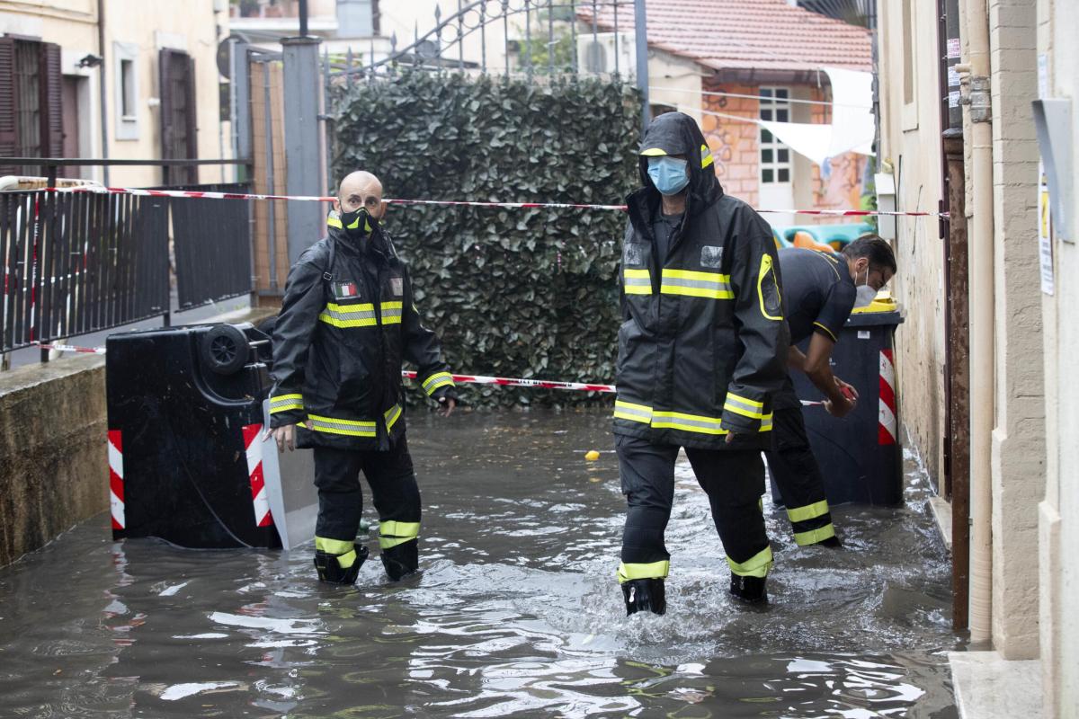 Roma, nubifragio oggi a Fidene: bimbi e istruttori intrappolati in …