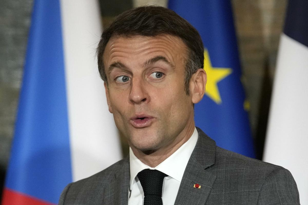 Francia, il presidente Macron difende la legge sull’immigrazione: “…