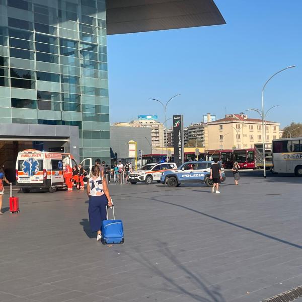 Roma, scoppia una rissa a colpi di coltello alla stazione metro di Tiburtina: interviene la polizia| VIDEO