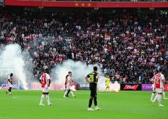 E’ ancora caos in Olanda: i tifosi dell’Ajax fanno sospendere la sfida contro il Feyenoord