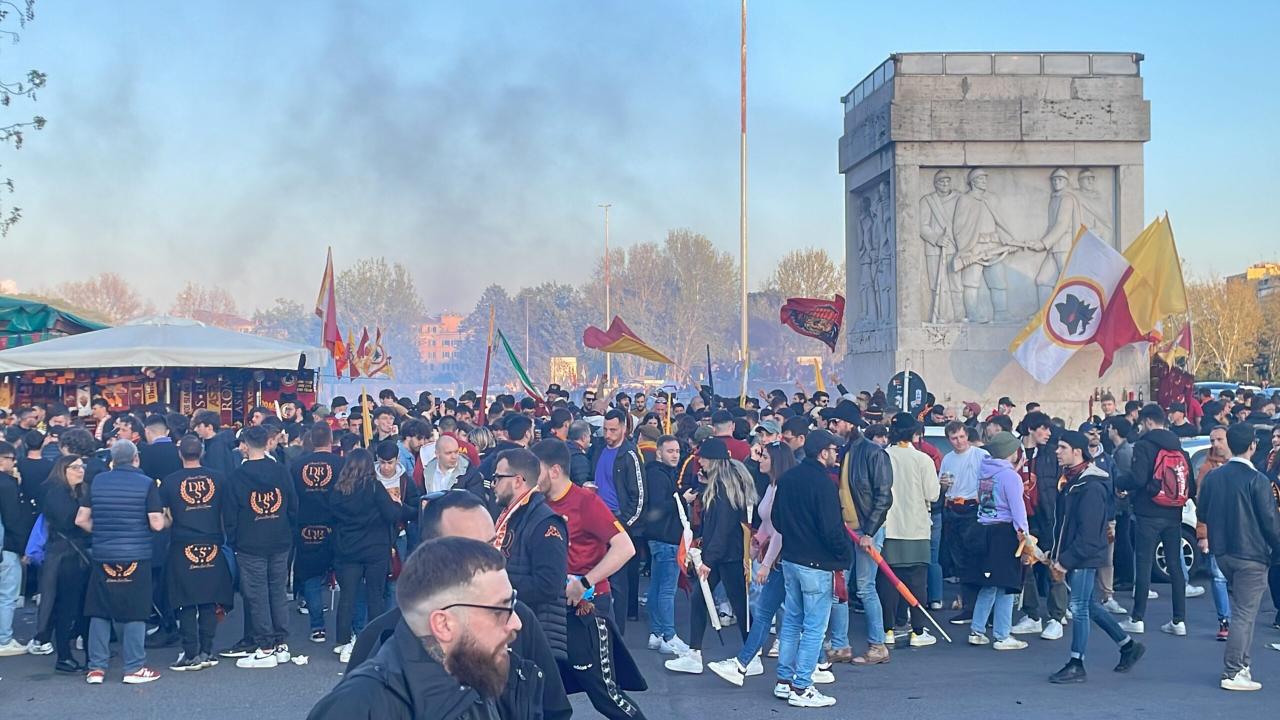 Roma- Feyenord tifosi pre partita senza incidenti, bombe e fumogeni | Viceo