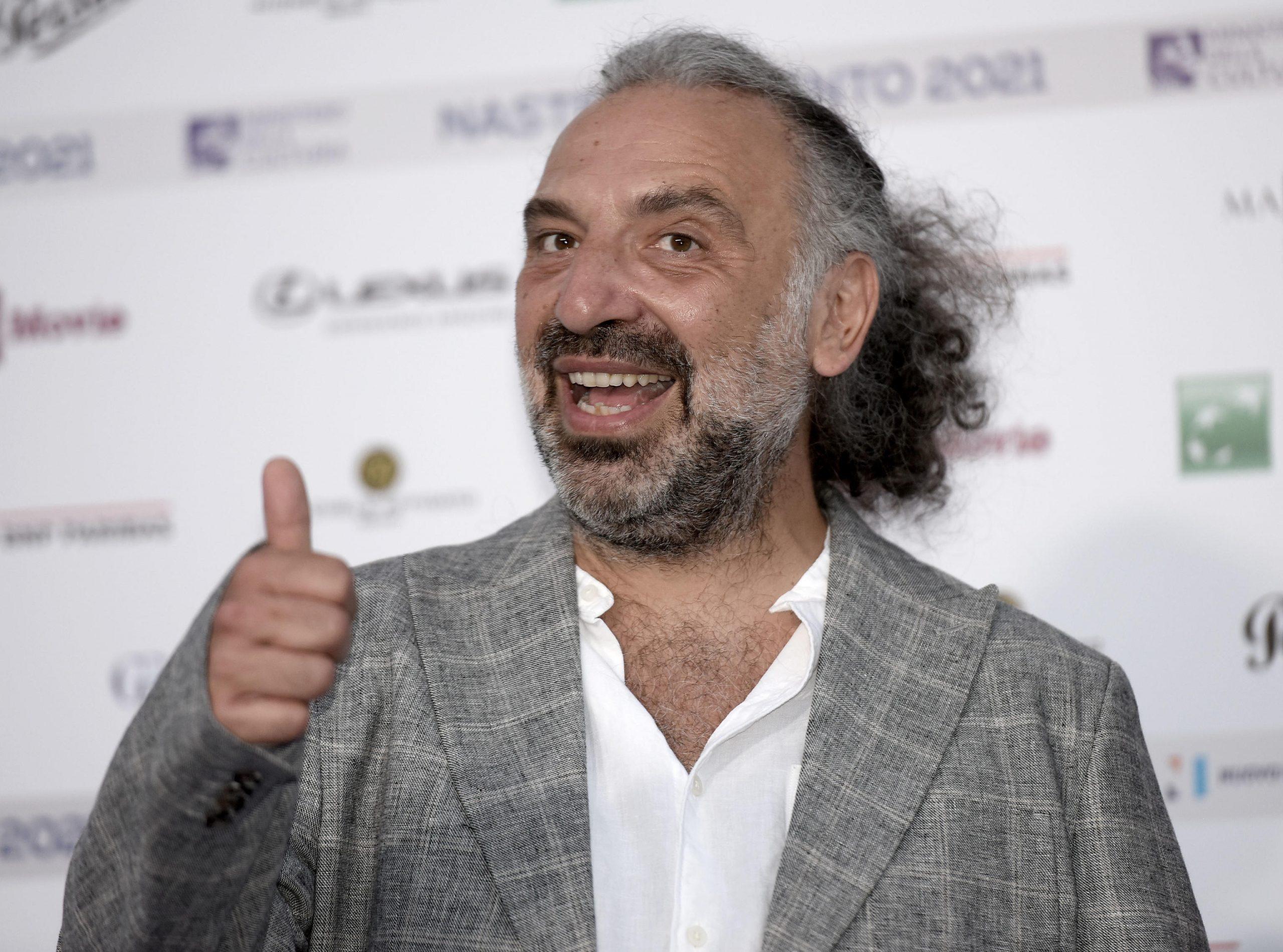 Stefano Bollani e la figlia stasera in tv con Via dei Matti n.0