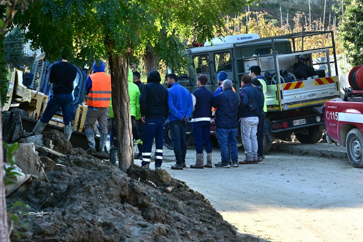 Frana Ischia, notte fuori casa per gli sfollati. Legnini: “Operazio…