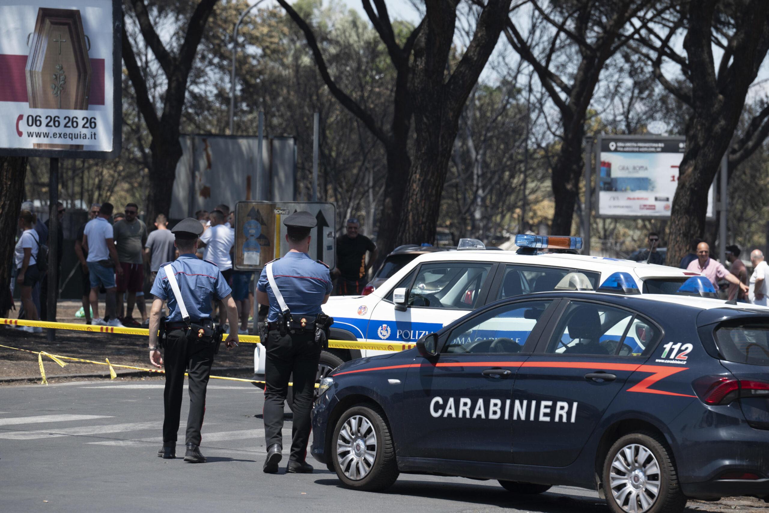 Militare ucciso a Roma, spunta una testimone: “Una lite per un parcheggio, poi il massacro”.