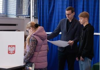 Elezioni in Polonia, alle 12 affluenza del 22%: il Pis di Kaczynski…