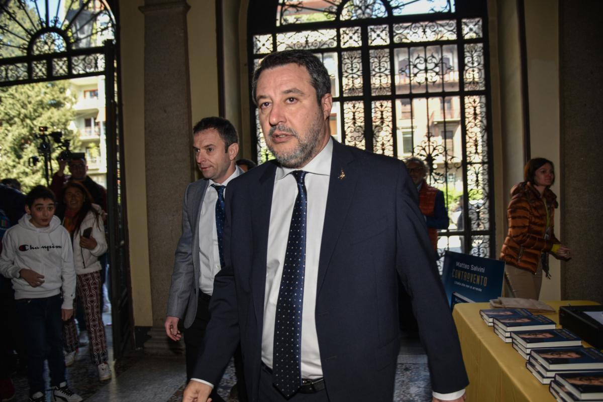 Elezioni europee 2024, Salvini sulla candidatura di Vannacci: “Ha difeso l’Italia nel mondo”. Sul 25 aprile: “Sono contro tutti i totalitarismi”