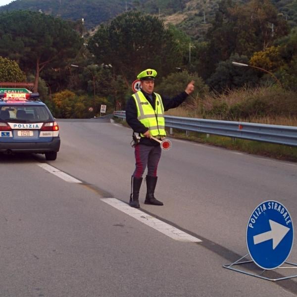 Messina, incidente sulla SS113 all’altezza di Patti: scontro tra auto e moto, morto un 38enne