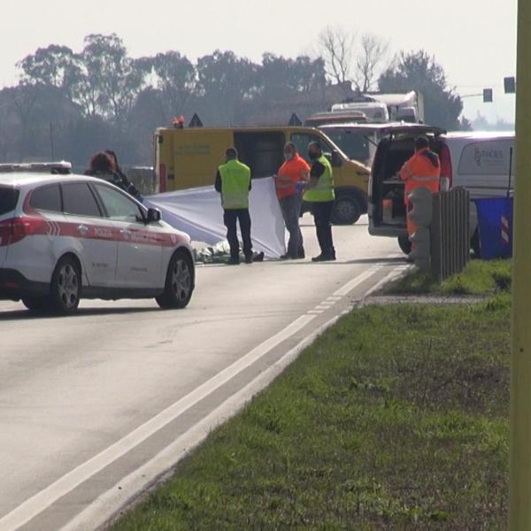 Toscana, incidente sulla Firenze-Pisa-Livorno all’altezza dello svincolo di Pontedera-Ponsacco: scontro tra auto e camion, traffico in tilt e 5 km di coda