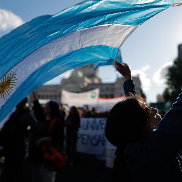 Argentina, proteste contro i tagli di bilancio all’istruzione: cosa sappiamo