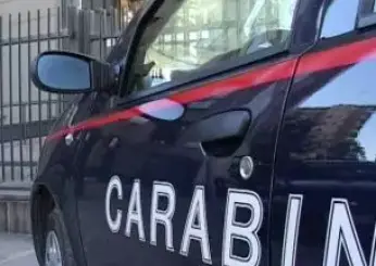 Napoli, importuna una donna e aggredisce i Carabinieri: arrestato un 25enne