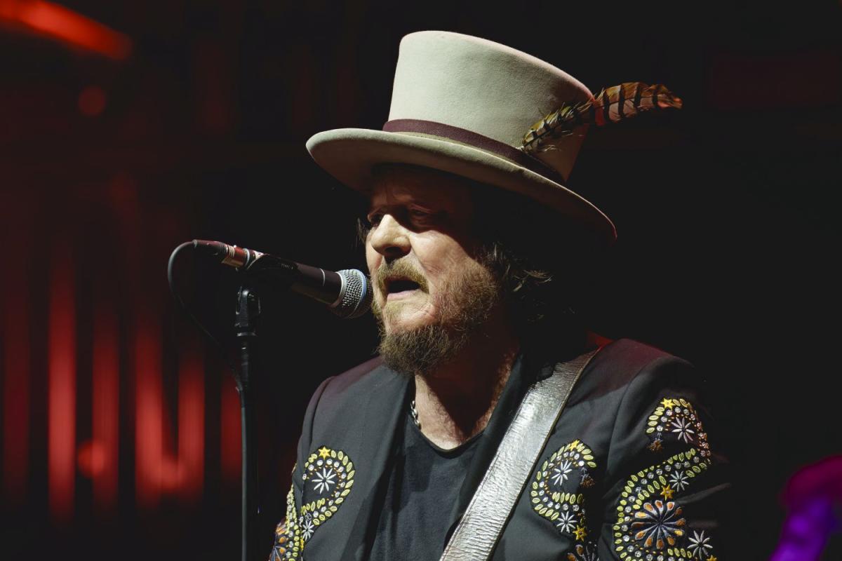 Zucchero salta la fila all’aeroporto? La smentita del cantante