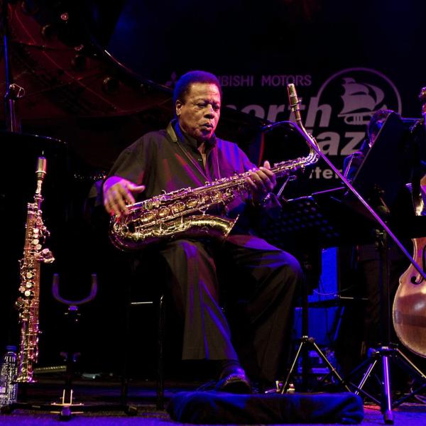 Wayne Shorter è morto all’età di 89 anni. L’icona del jazz moderno perse moglie e nipotina in un incidente aereo